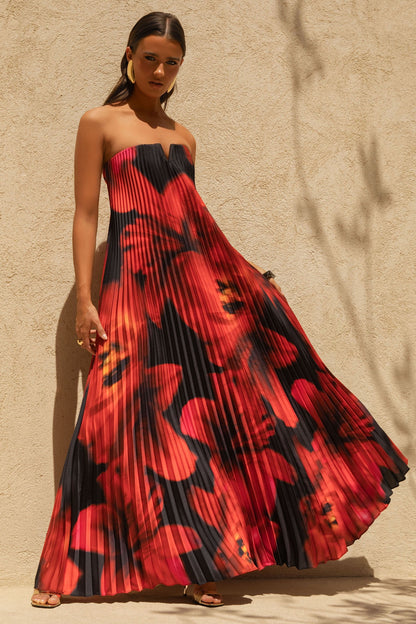 Bergamot | Vestido largo plisado con escote en v y detalle floral negro y rojo