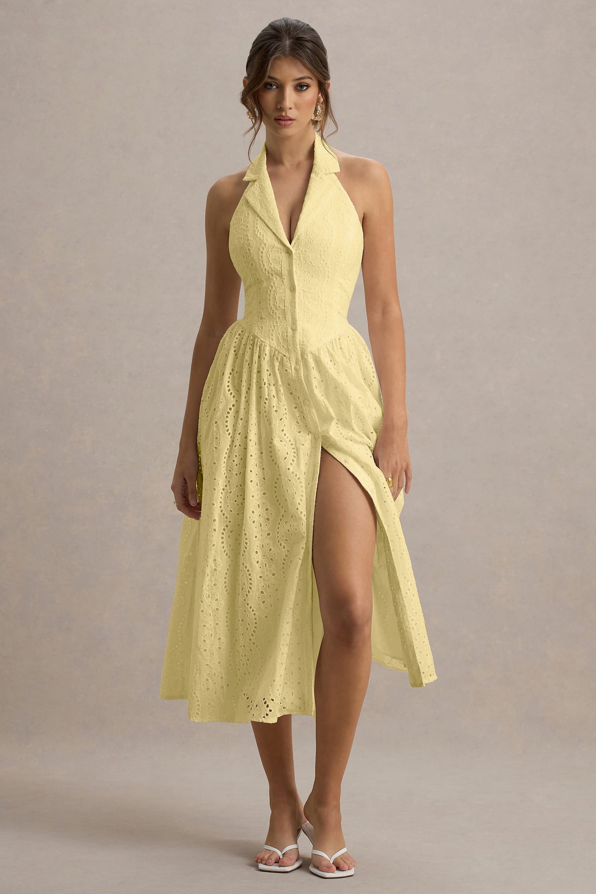 Jezebel | Vestido Midi Amarillo De Broidery Premium con Cuello Halter y Cuello