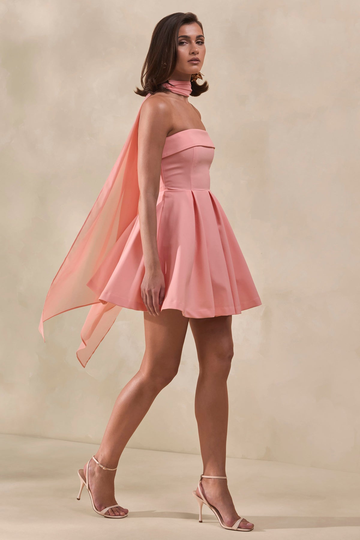 Bruna | Vestido corto rosa con escote palabra de honor y falda skater