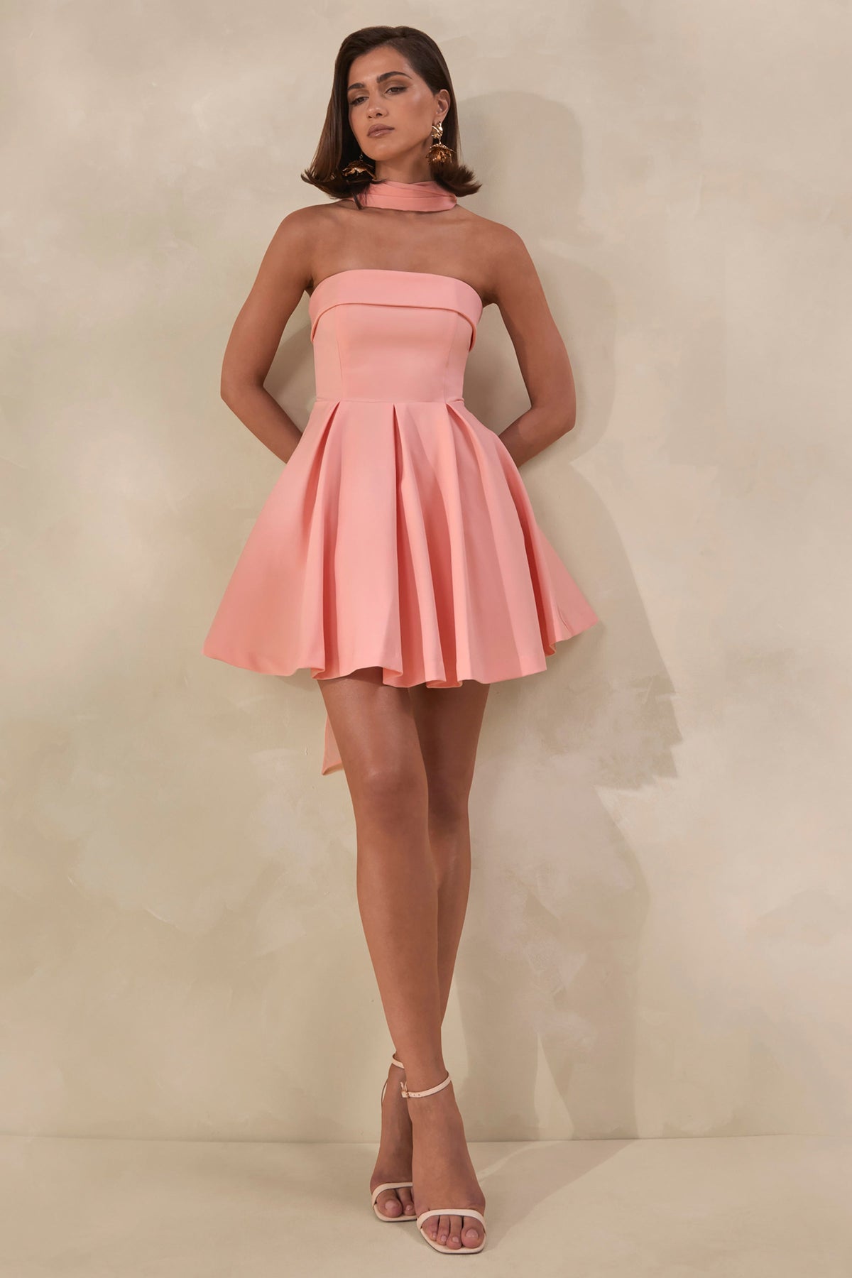 Bruna | Vestido corto rosa con escote palabra de honor y falda skater