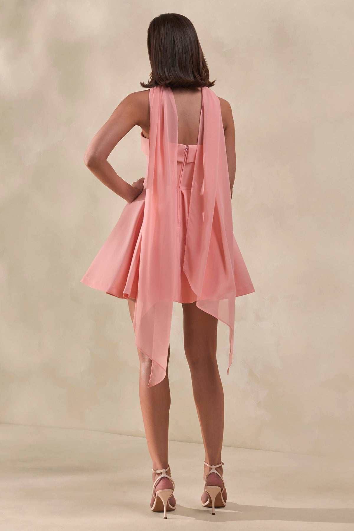 Bruna | Vestido corto rosa con escote palabra de honor y falda skater