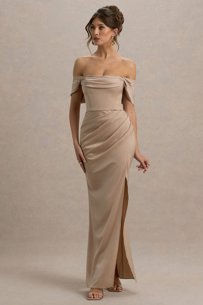 Annie | Vestido largo satinado en Champán con Escote Bardot y detalles fruncidos