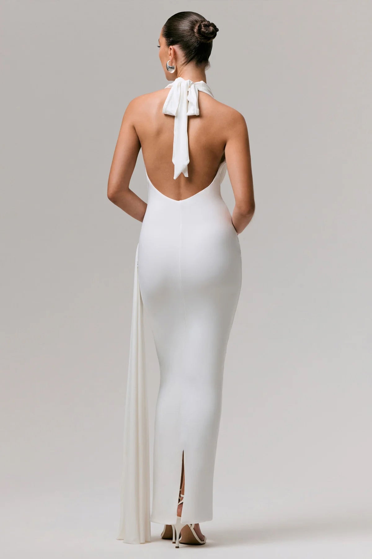 Maude | Vestido largo blanco con escote profundo pronunciado y espalda descubierta