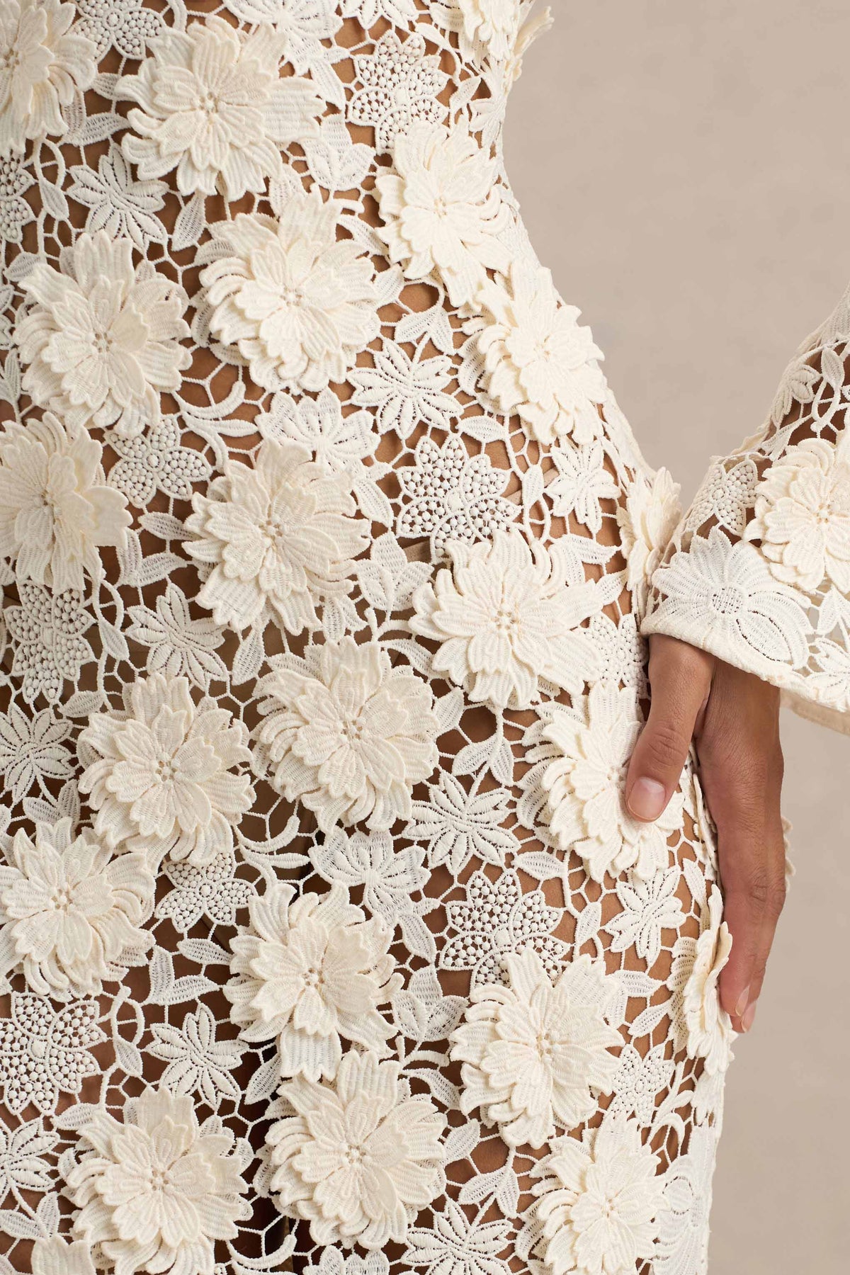 Viper |  Vestido largo de Encaje Crema con Mangas Largas