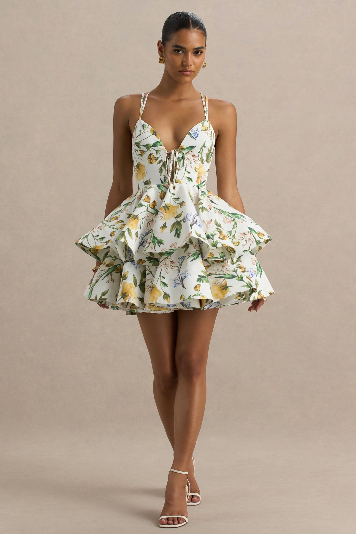 Flavia | Vestido corto con escote pronunciado y falda con volantes de estampado floral