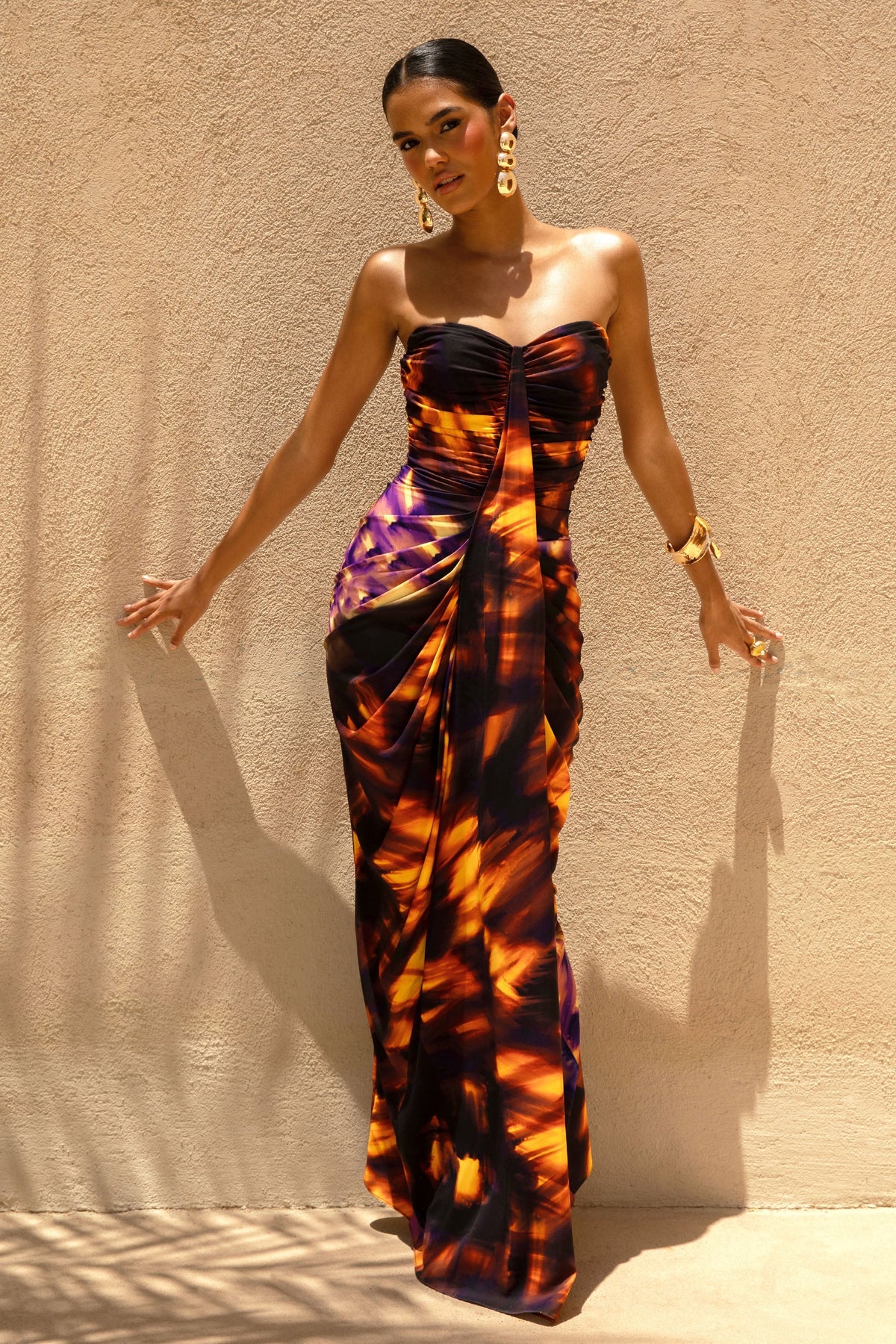 Nyra | Vestido largo con Estampado Ahumado, Escote Corazón y Detalle Fruncido