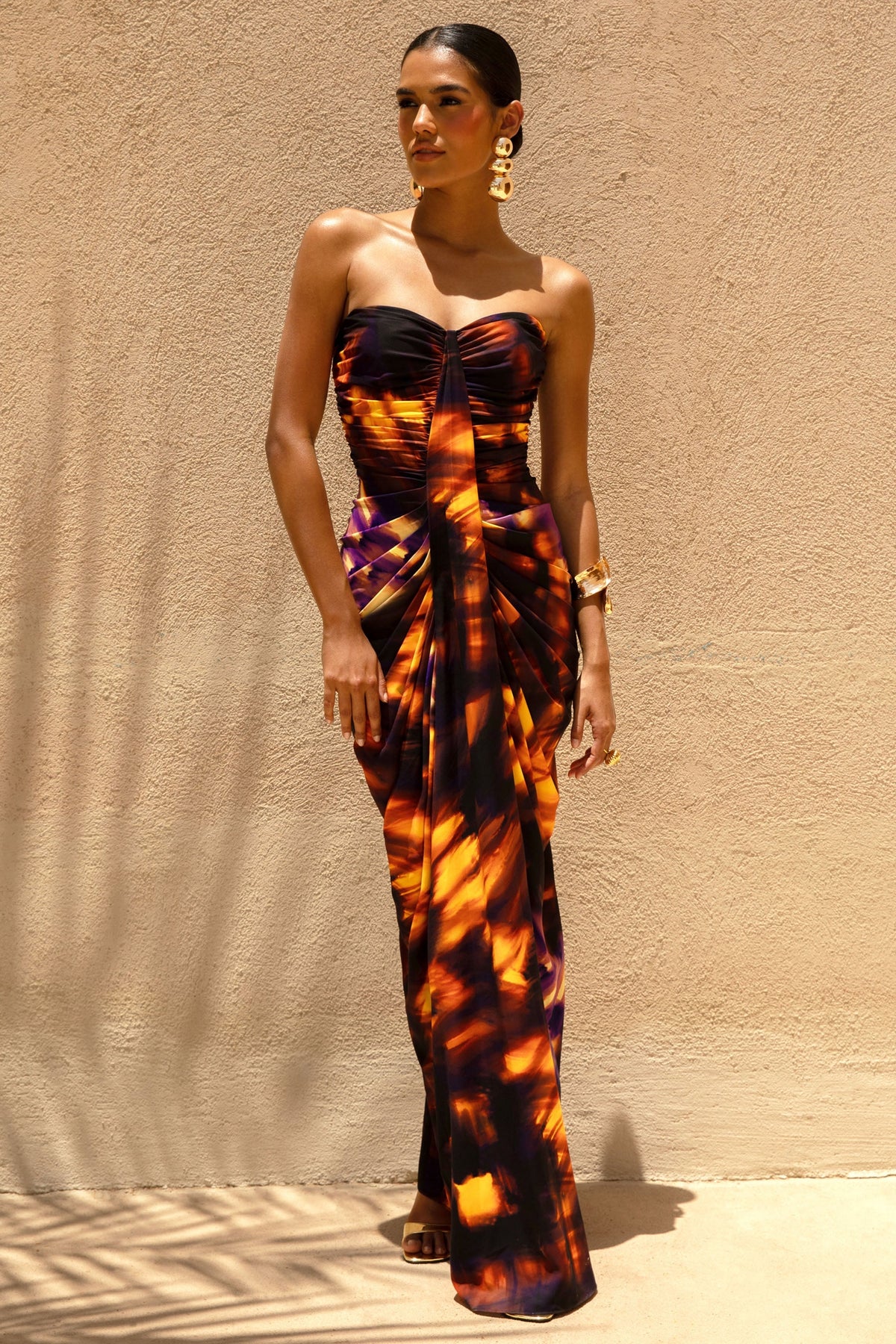 Nyra | Vestido largo con Estampado Ahumado, Escote Corazón y Detalle Fruncido