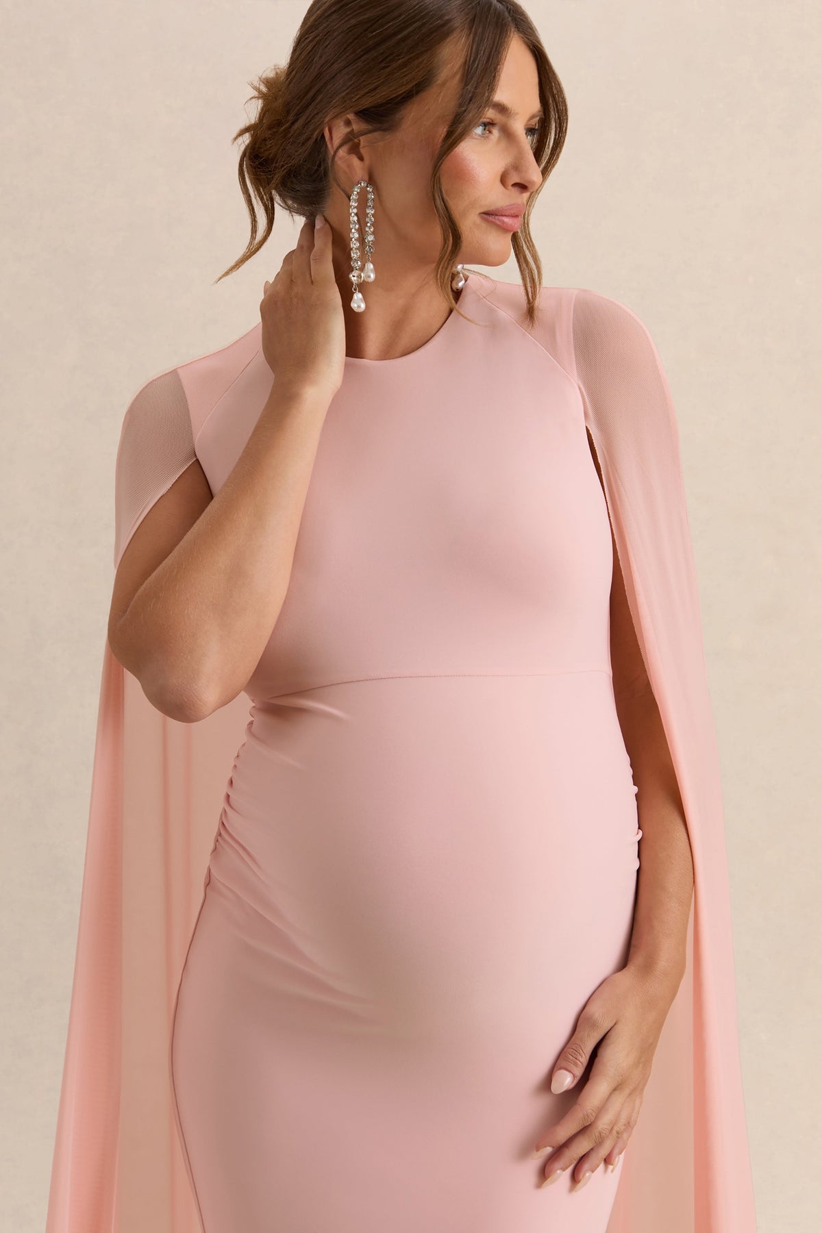 Currant | Vestido largo premamá en rosa claro con detalle de capa de malla