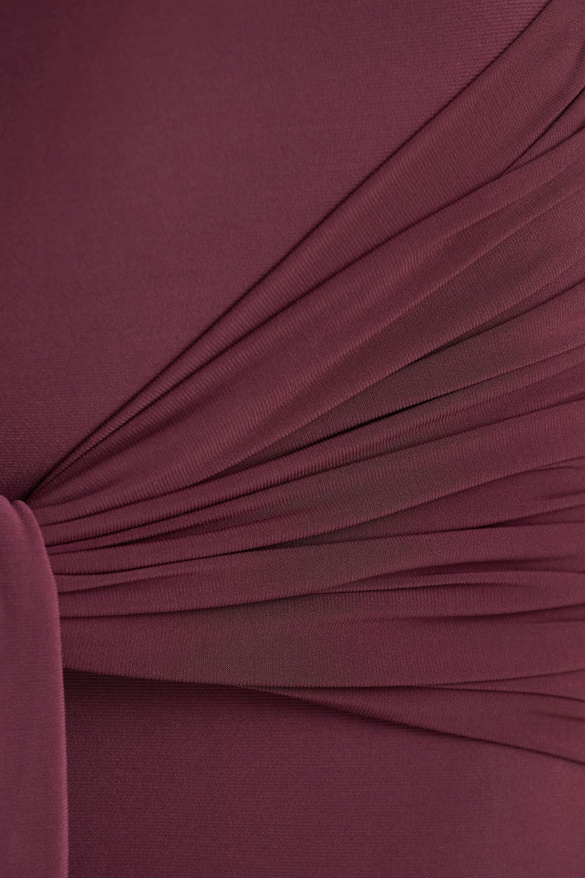 Myra | Vestido Largo Burdeos de Cuello Alto con Banda y Detalles Fruncidos