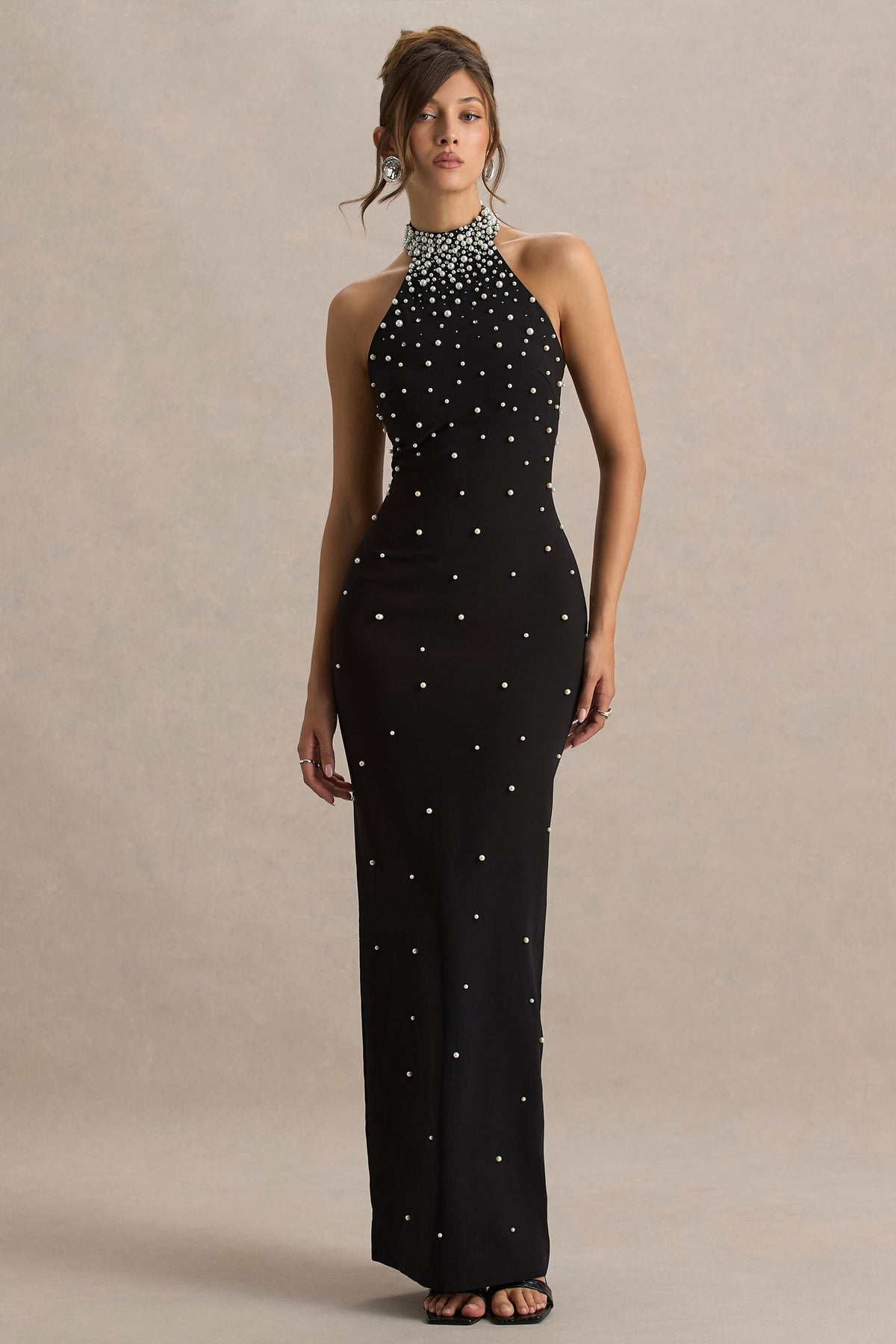 Dani | Vestido Largo Negro Con Escote Halter Y Adornos