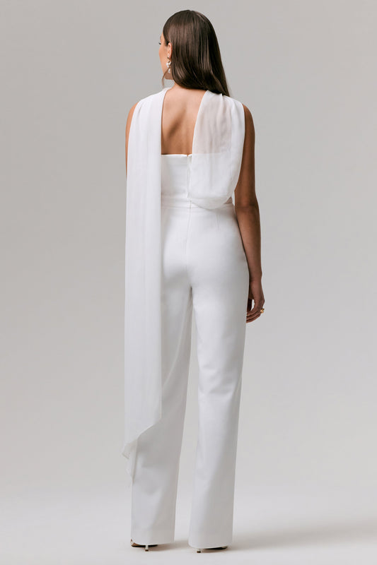Enchanted | Mono blanco con escote alto y cinturón
