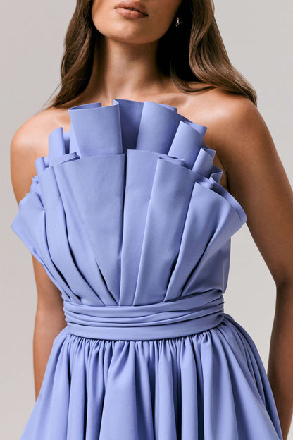 Distinguished | Vestido Corto Asimétrico con Volantes en Azul Pastel.