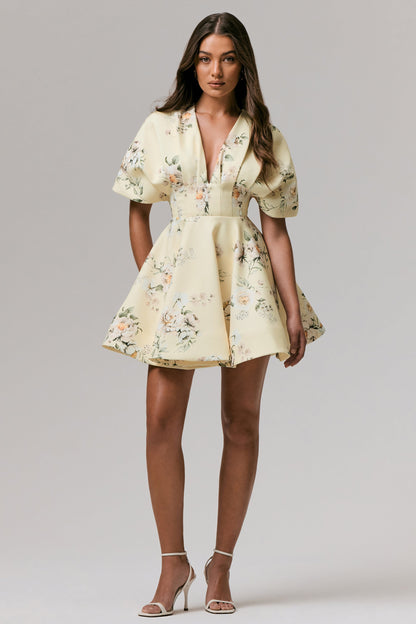Delight | Vestido corto con volantes, escote pronunciado y estampado de limón
