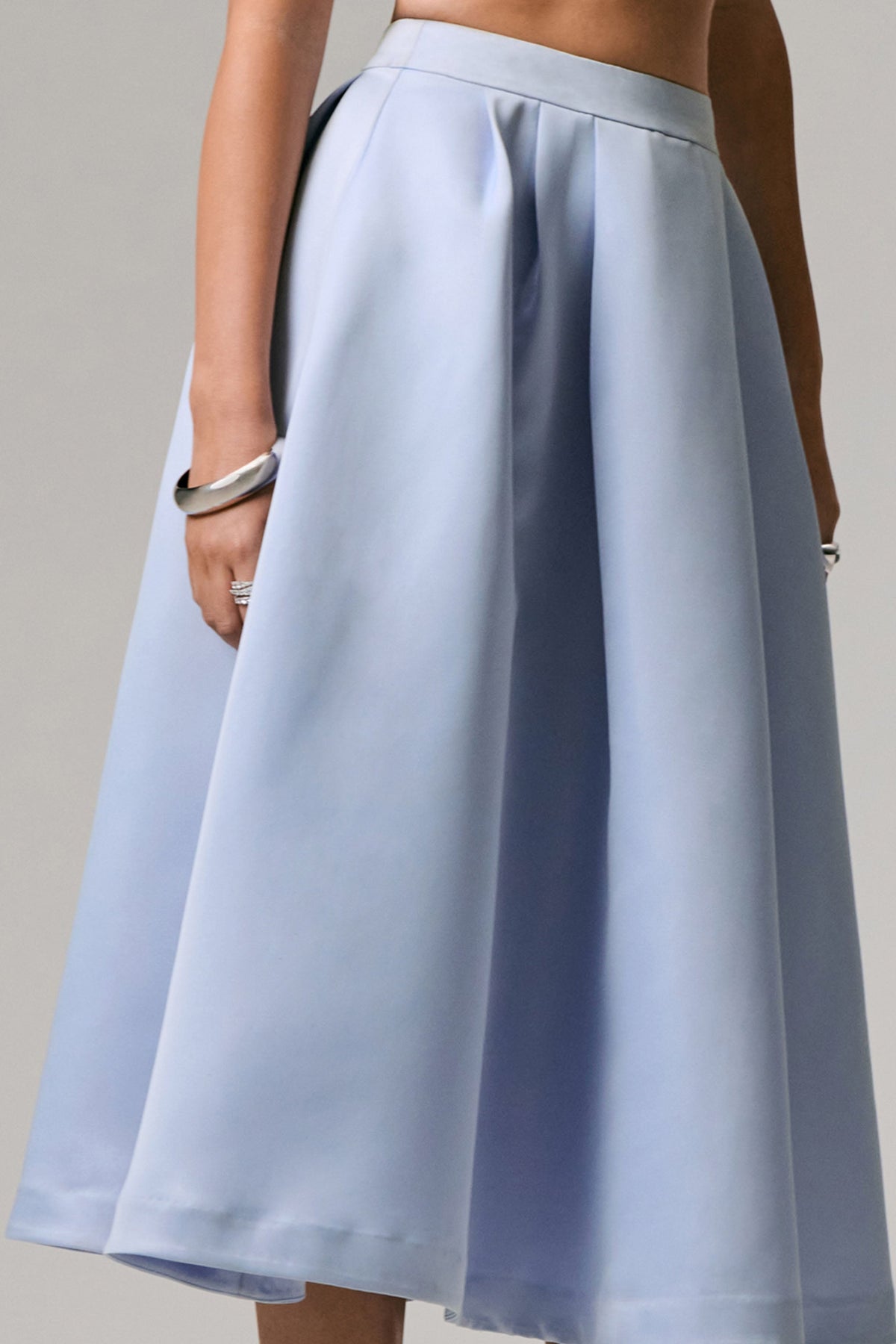 Iris | Falda Midi plisada de saten azul