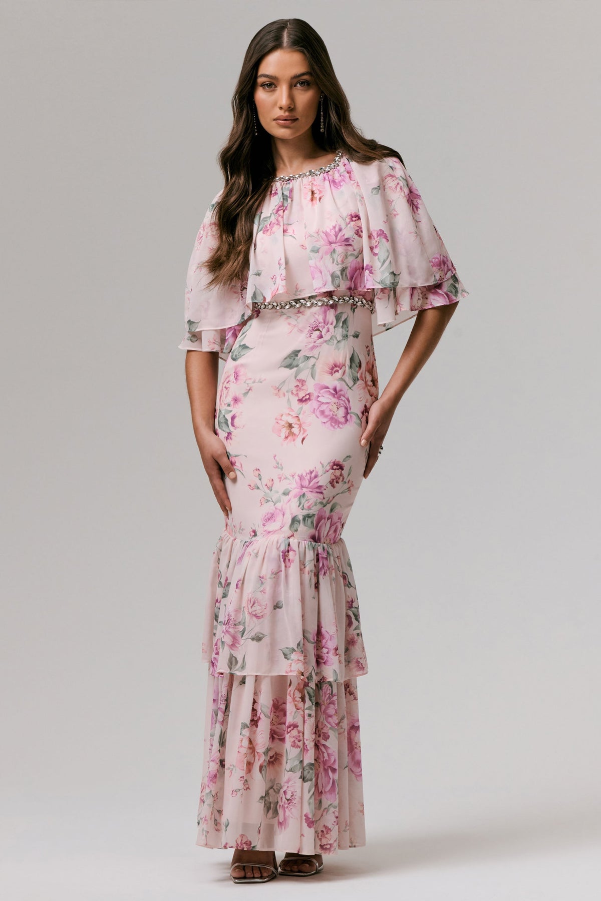 Never Let Go | Vestido Largo largo de chiffon con estampado floral rosa, mangas largas y volantes