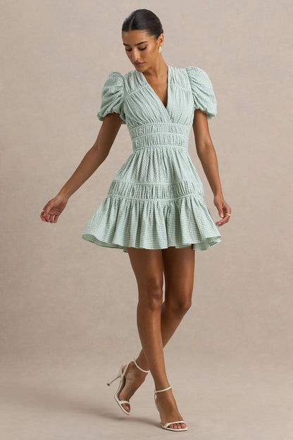 Laurelle | Vestido Corto Verde con Escote Profundo y Detalles de Volantes