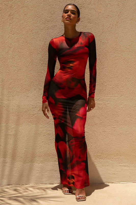 Marcy | Vestido largo entallado de mangas largas con estampado negro y rojo