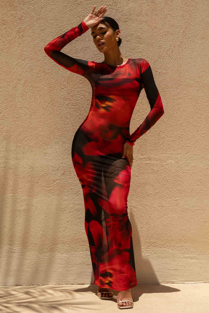 Marcy | Vestido largo entallado de mangas largas con estampado negro y rojo