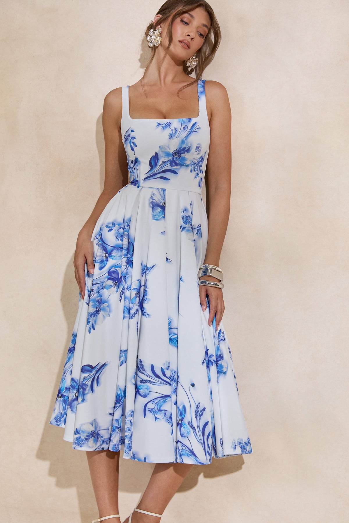 Lissa | Vestido Midi Azul Con Estampado Floral De Cuello Cuadrado
