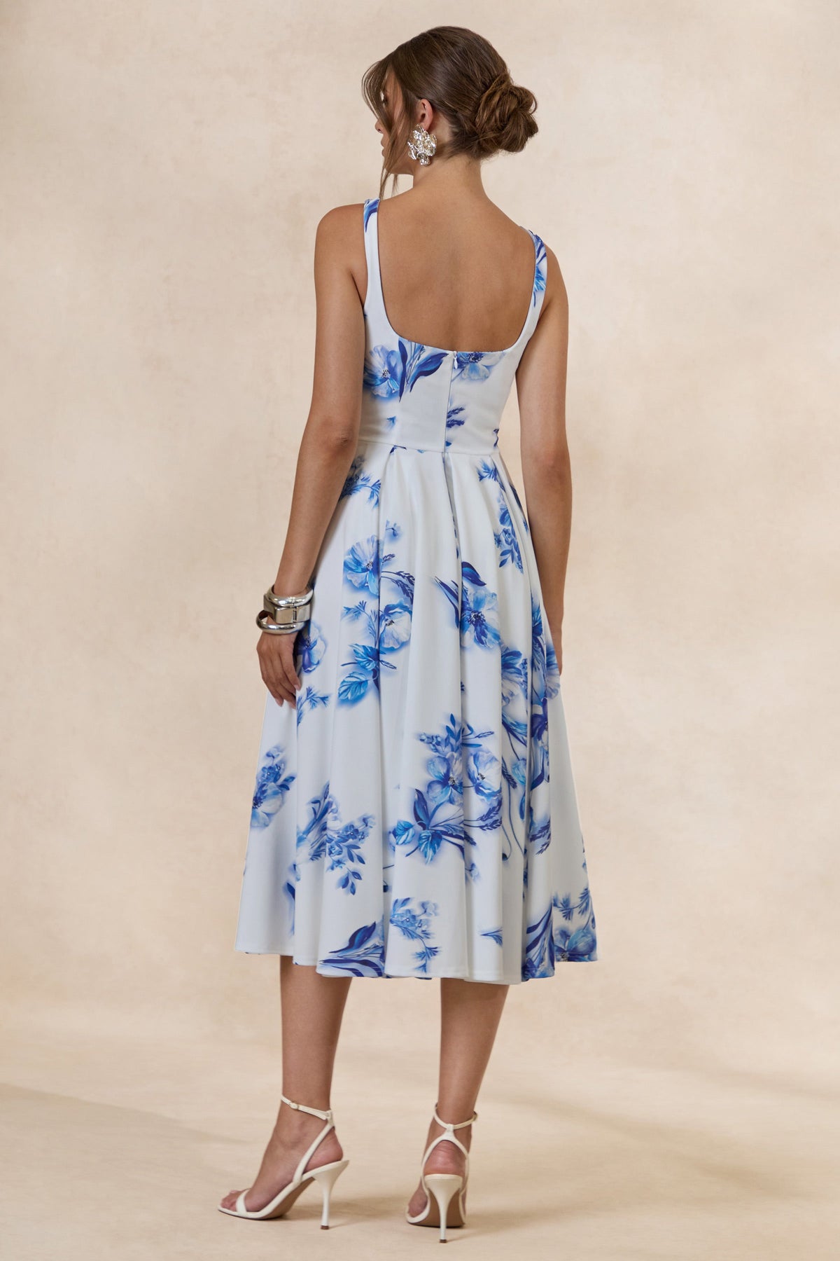 Lissa | Vestido Midi Azul Con Estampado Floral De Cuello Cuadrado