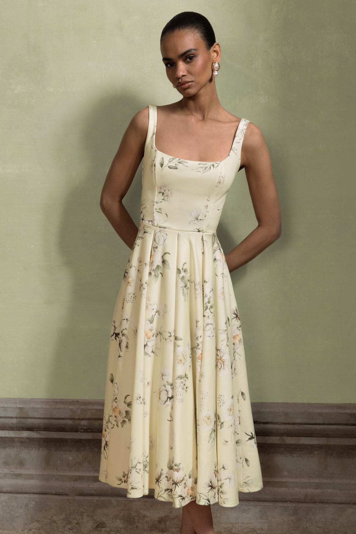 Lissa | Vestido midi con estampado floral y falda plisada