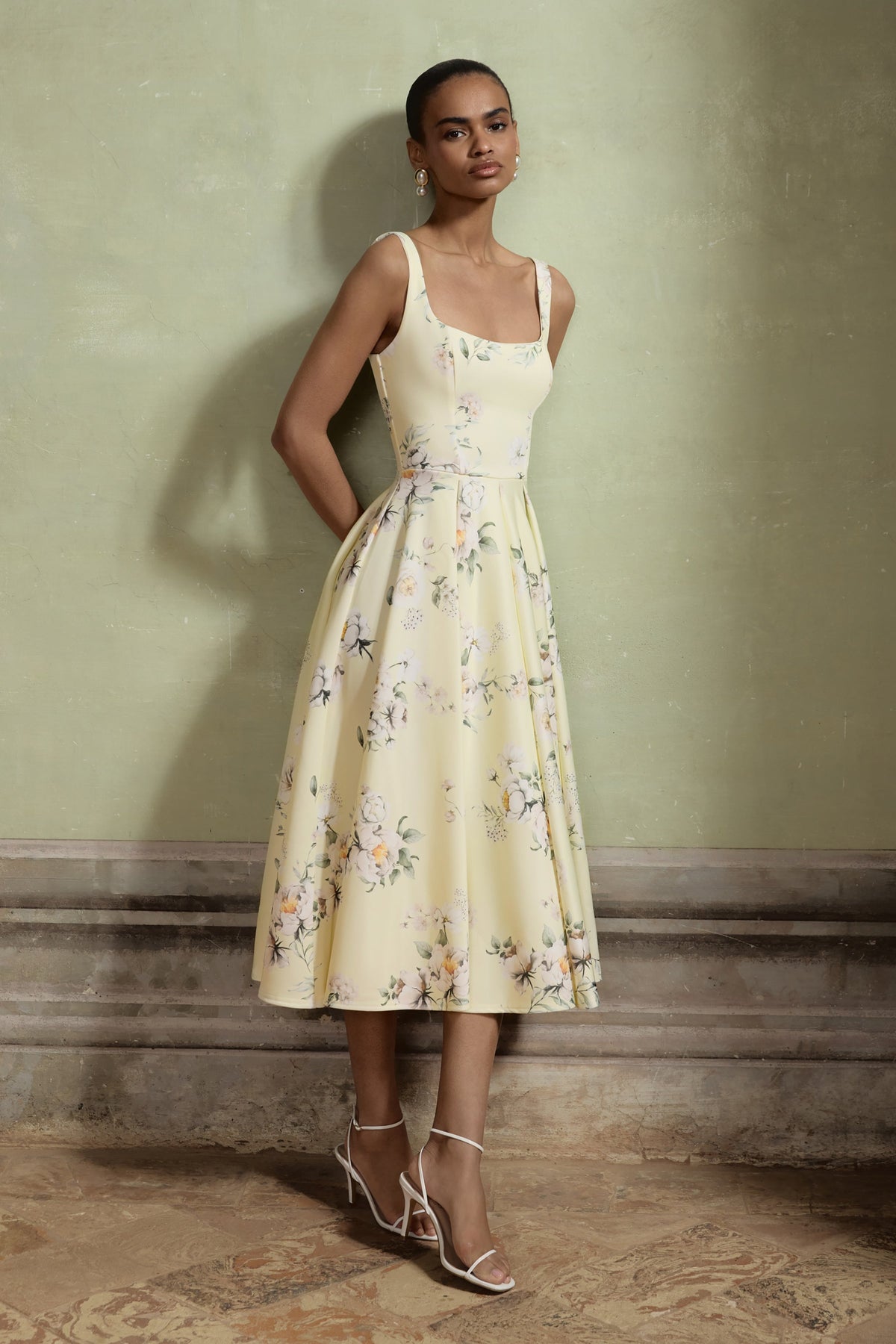 Lissa | Vestido midi con estampado floral y falda plisada