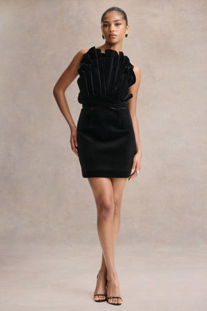 Polly | Vestido Corto Negro de Terciopelo con Volantes y Escote Asimétrico