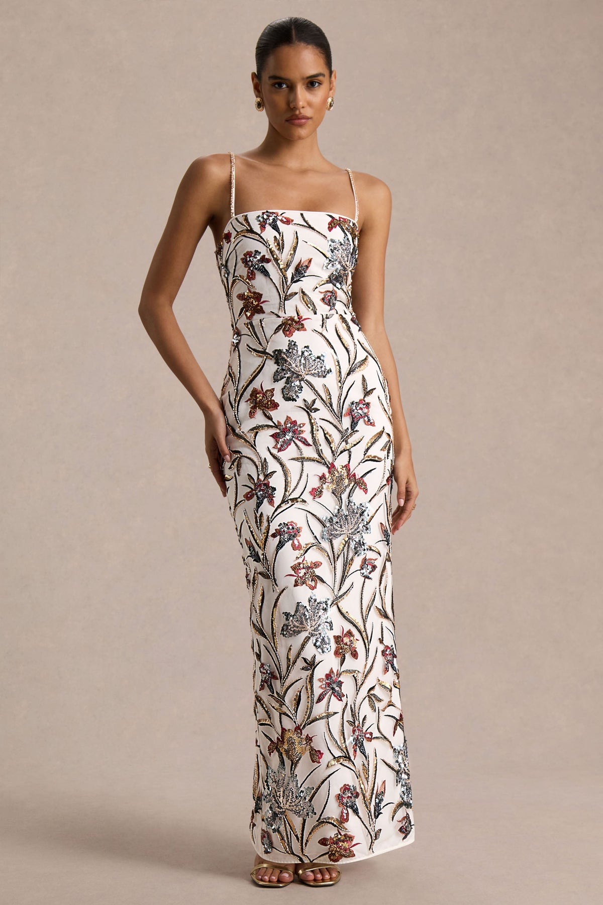 Kyle | Vestido Largo de Lentejuelas Crema con Adornos Florales y Escote Cuadrado