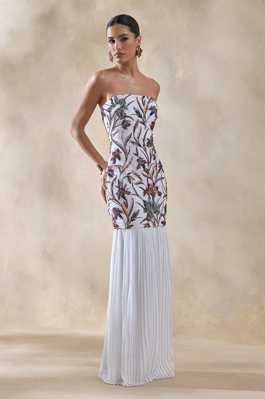 Denise | Vestido Largo crema con lentejuelas y flores, escote tipo bandeau, cintura caída y falda de tul