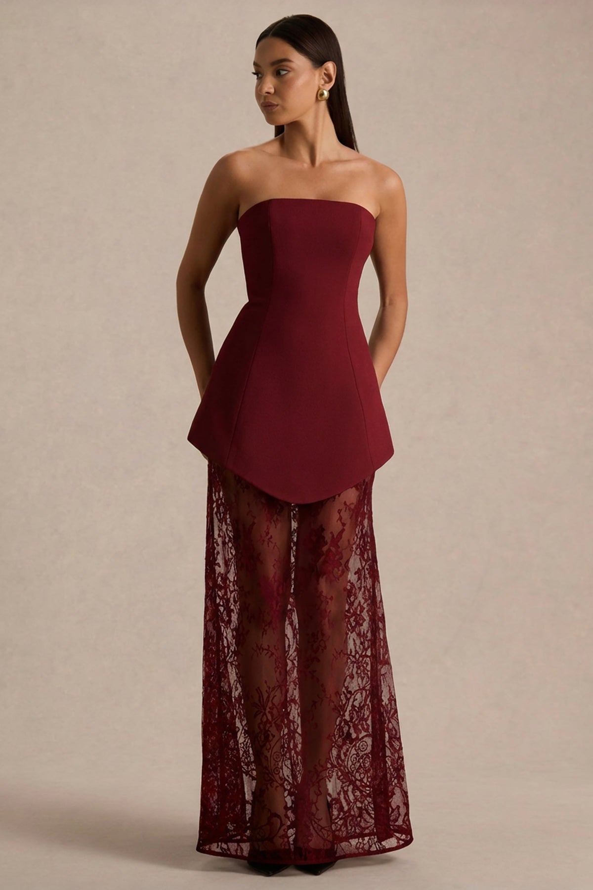 Brandi | Vestido largo burdeos bandeau con falda de encaje