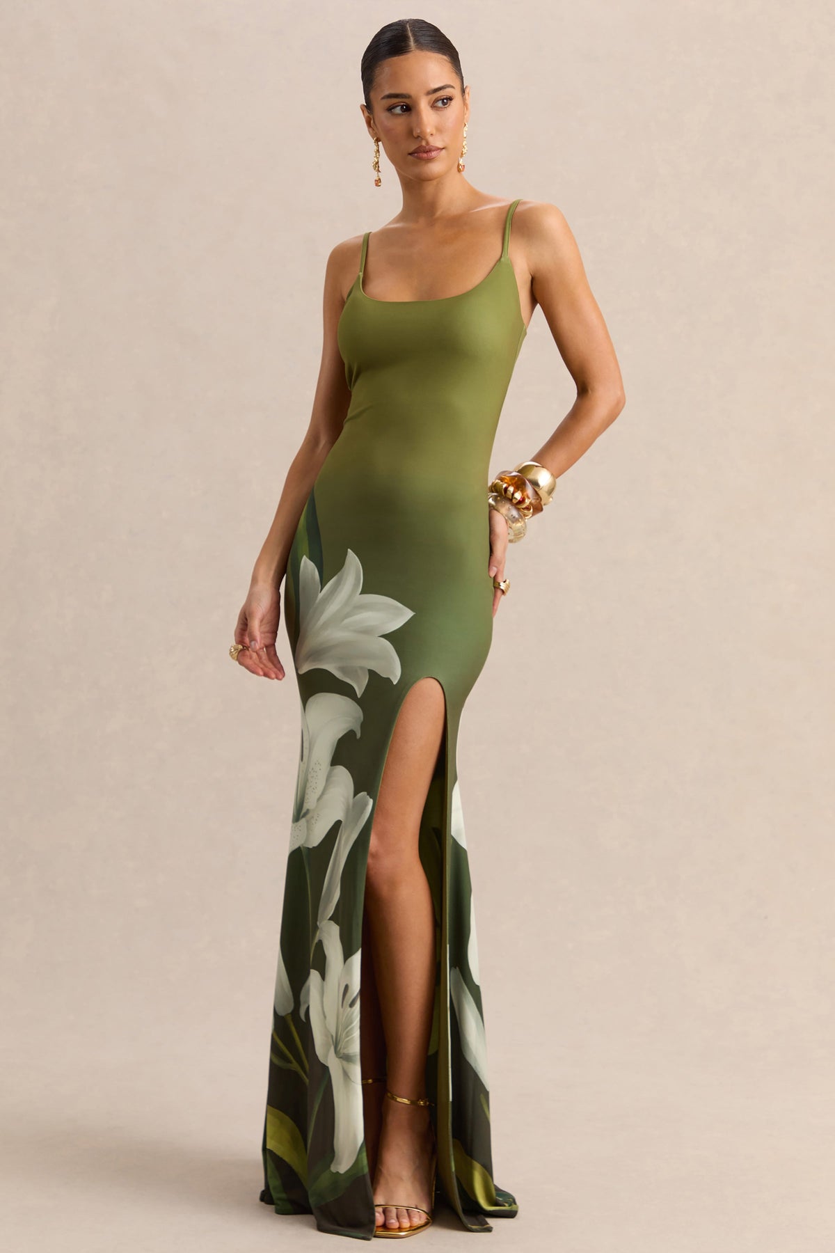 Yasmine | Vestido Largo Verde Oliva Con Estampado De Lirios, Cuello Cuadrado Y Abertura Delantera