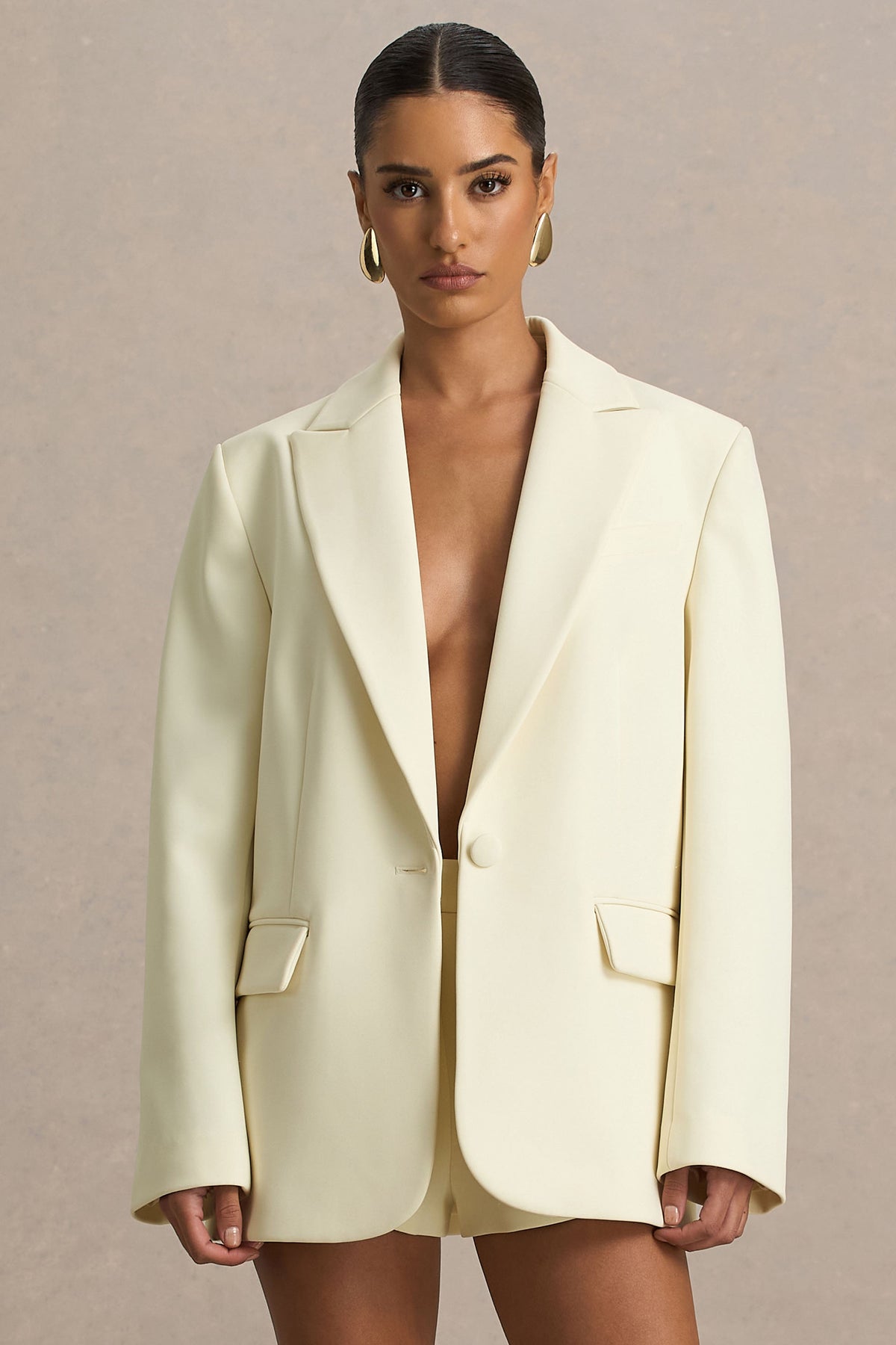 Katherine | Chaquetta Entallada con Escote V en Color Crema