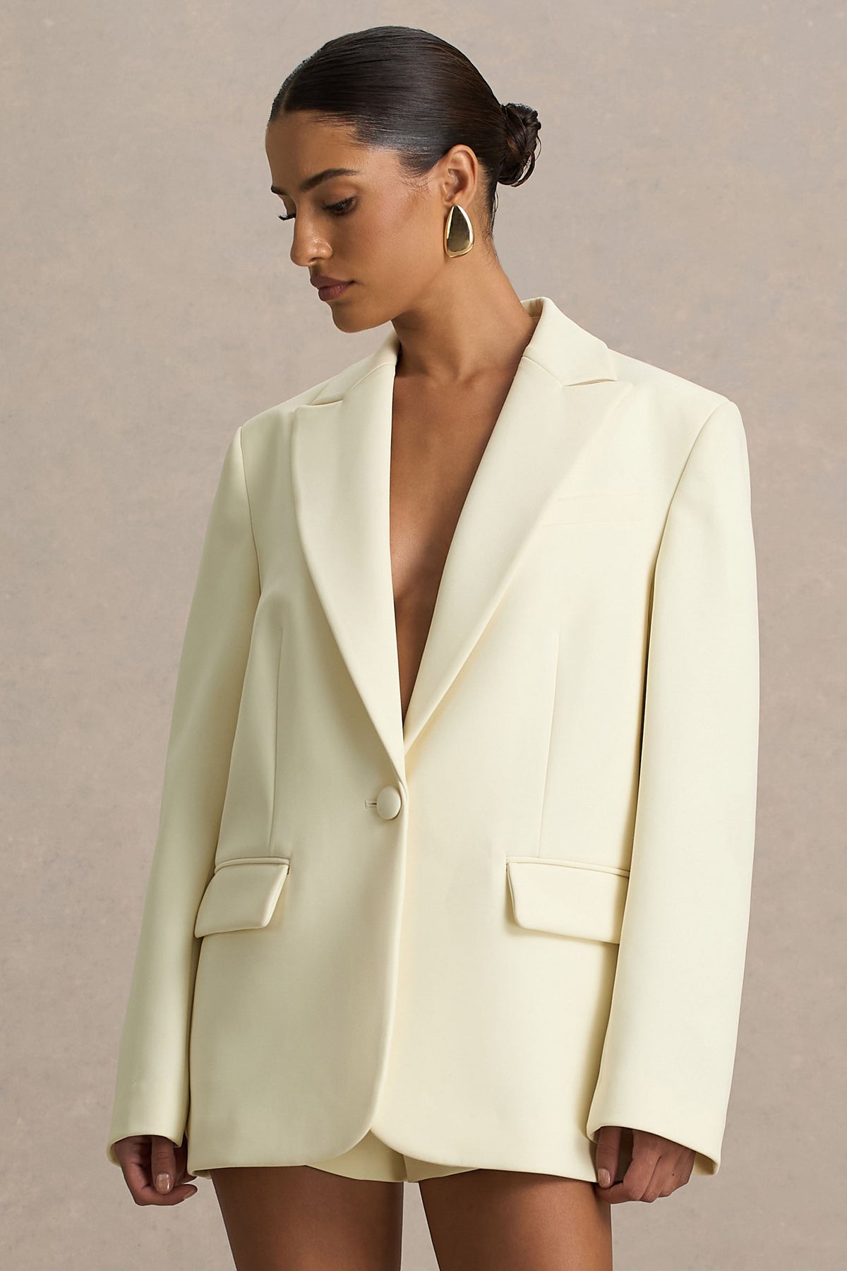 Katherine | Chaquetta Entallada con Escote V en Color Crema