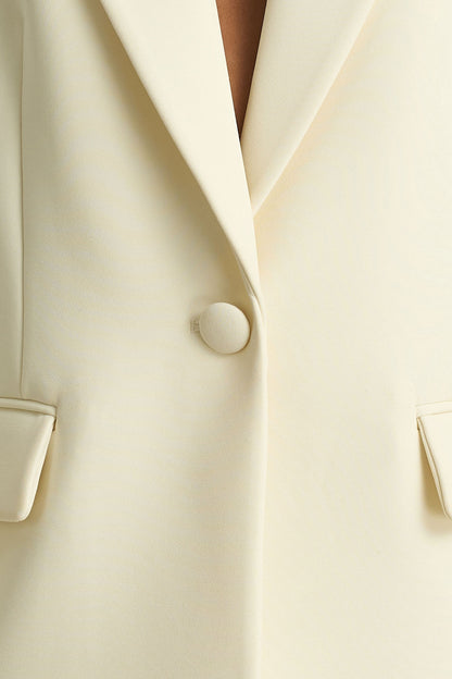 Katherine | Chaquetta Entallada con Escote V en Color Crema