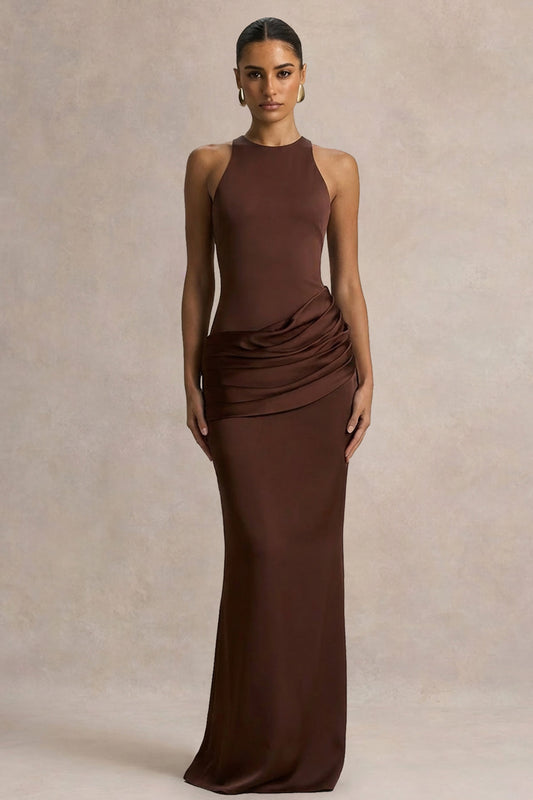 Akari | Vestido largo marrón con escote redondo y falda de satén