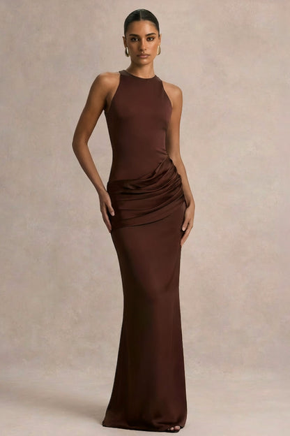 Akari | Vestido largo marrón con escote redondo y falda de satén