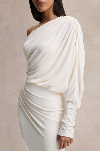 Olivia | Vestido Largo Crema de Escote Asimétrico con Detalle Fruncido y Abertura Frontal