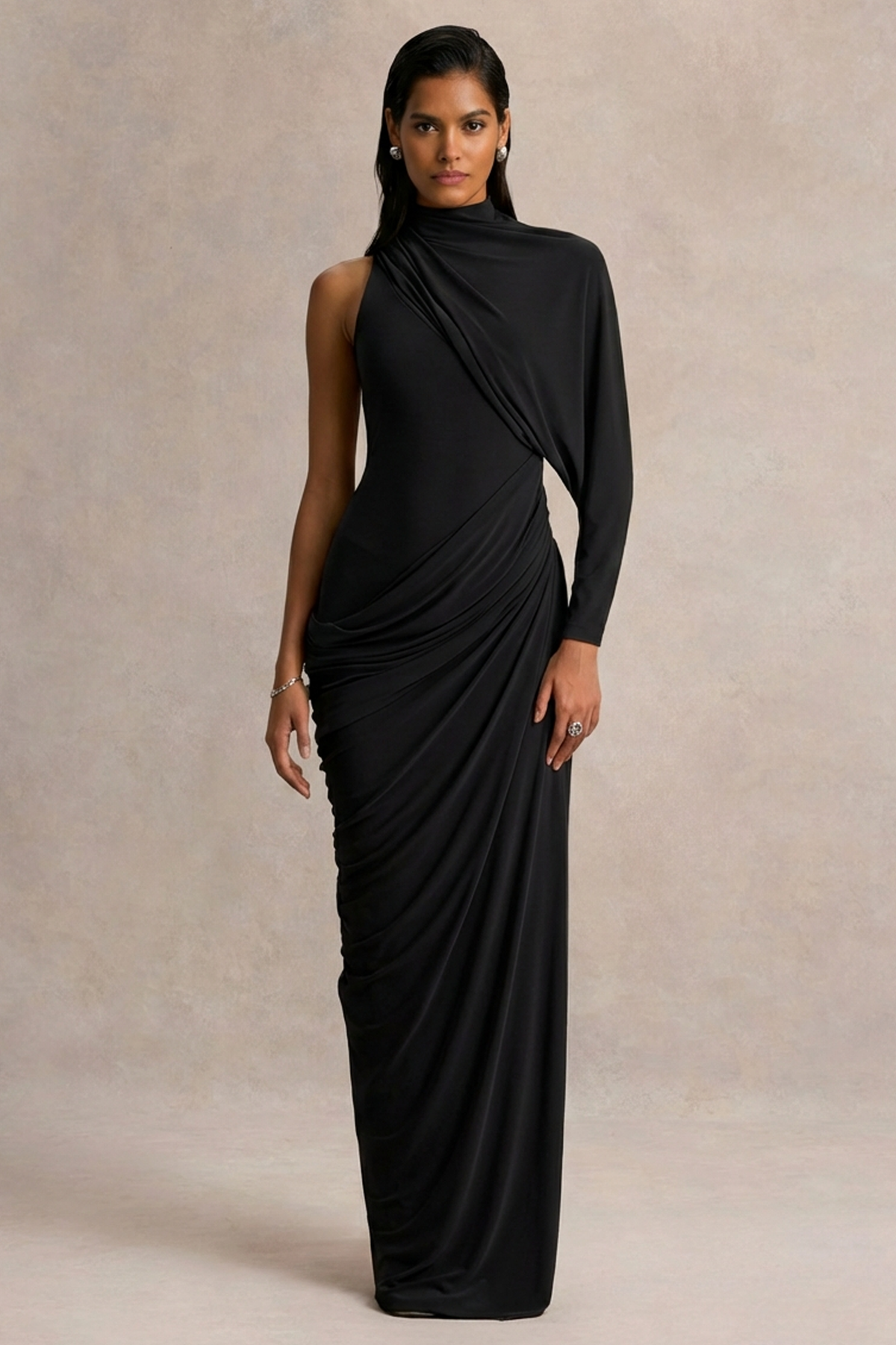 Aphra | Vestido Largo Negro con Cuello Alto y Manga Capa