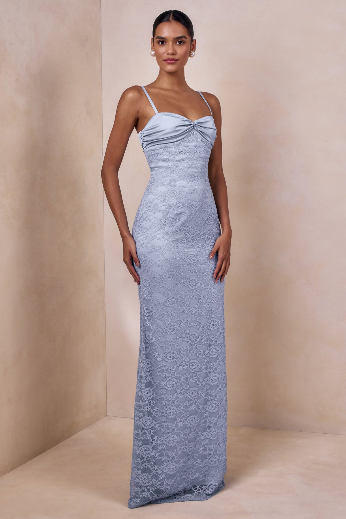 Juana | Vestido Largo De Encaje Y Satén Azul Polvo Con Escote Corazón