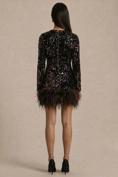 Stardust | Vestido Corto de Terciopelo Marrón con Lentejuelas, Cuello Redondo y Ribete de Plumas