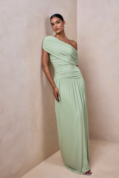 Emberly | Vestido largo verde con escote asimétrico y cintura caída
