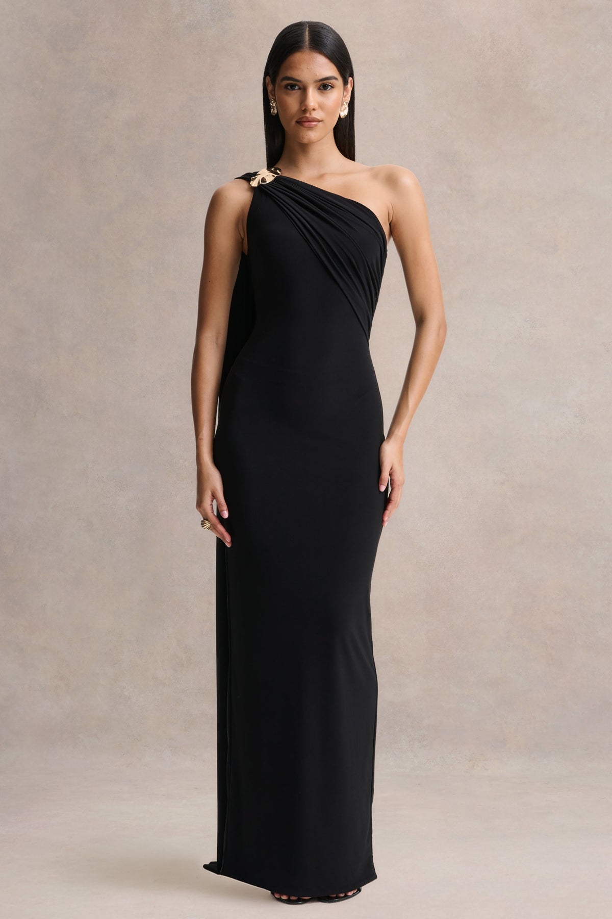 Mandy | Vestido Largo Negro con Escote Asimétrico