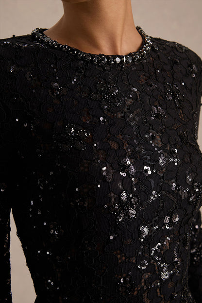 Beau | Vestido Largo de Encaje Negro con Escote Alto y Detalle Drapeado