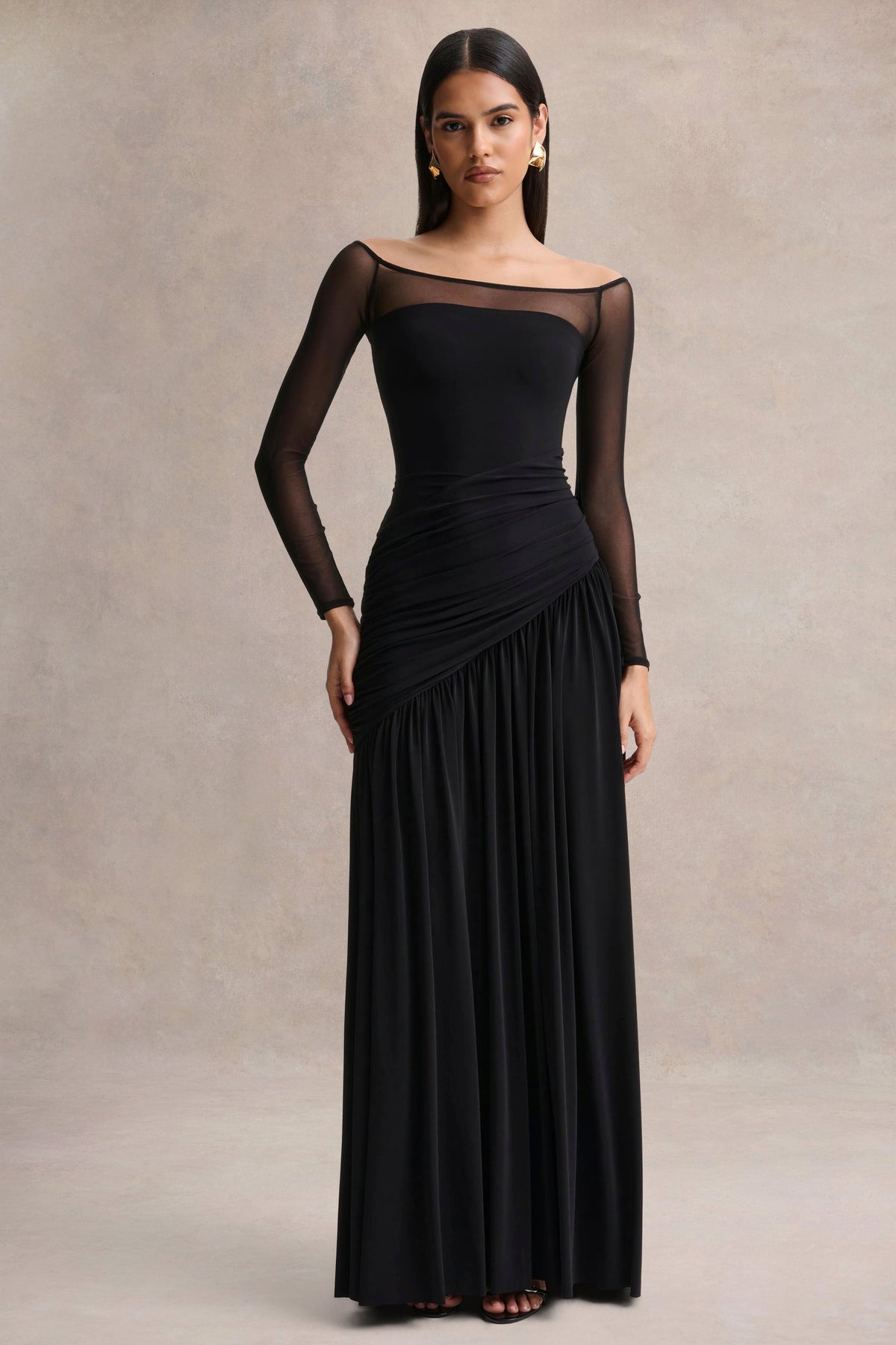 Bexley | Vestido Largo negro drapeado de cuello Bardot con mangas largas de malla