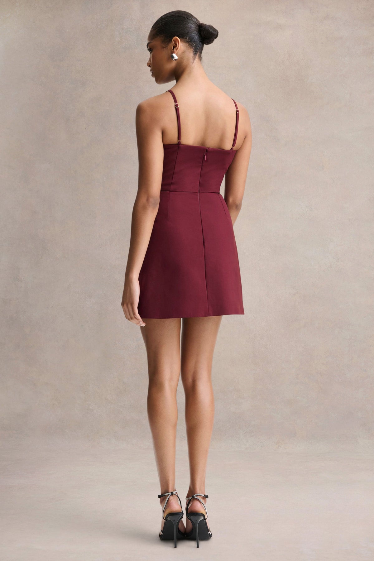 Veda | Vestido corto burdeos con escote cuadrado