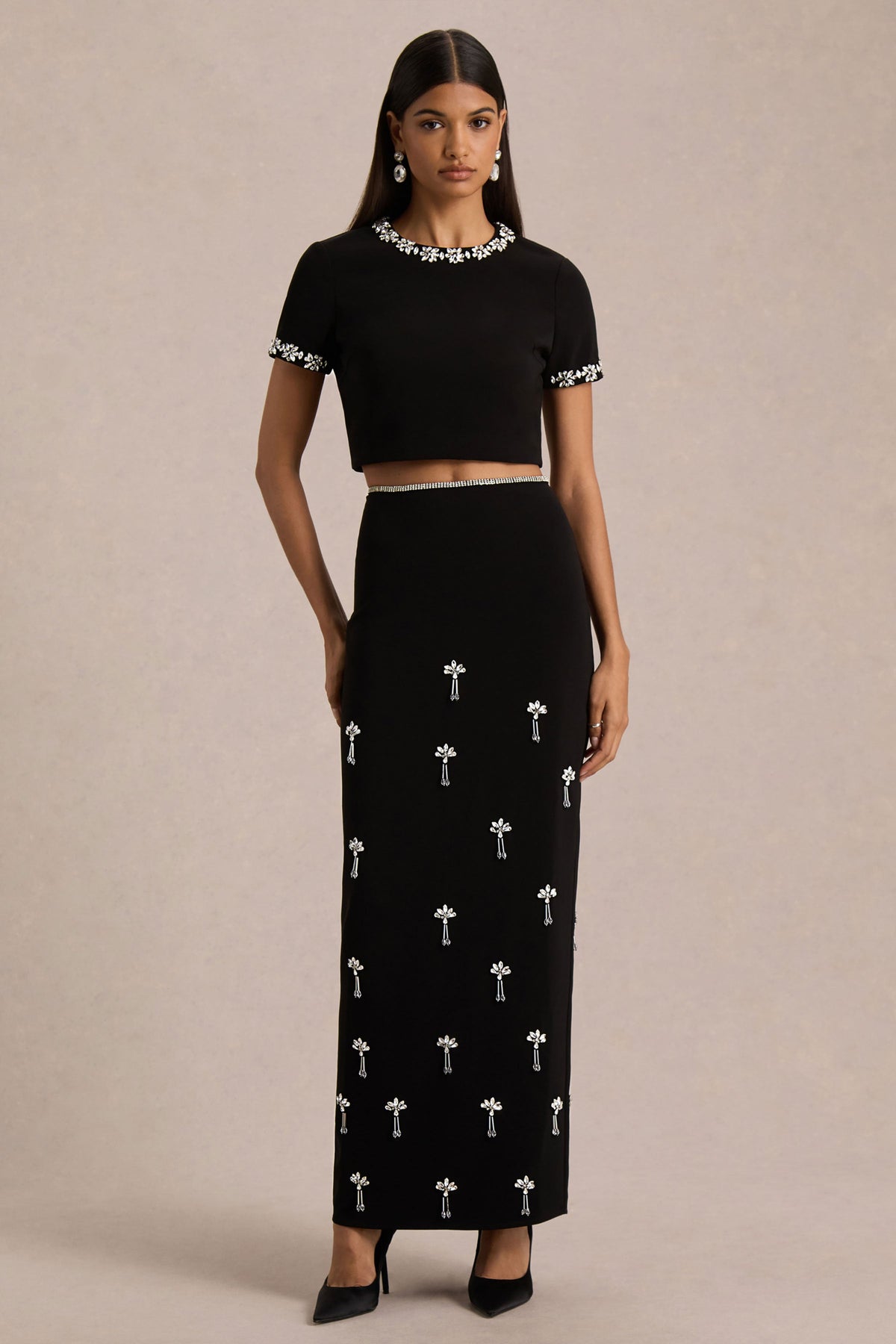 Aven | Falda Larga negra con detalles ornamentados