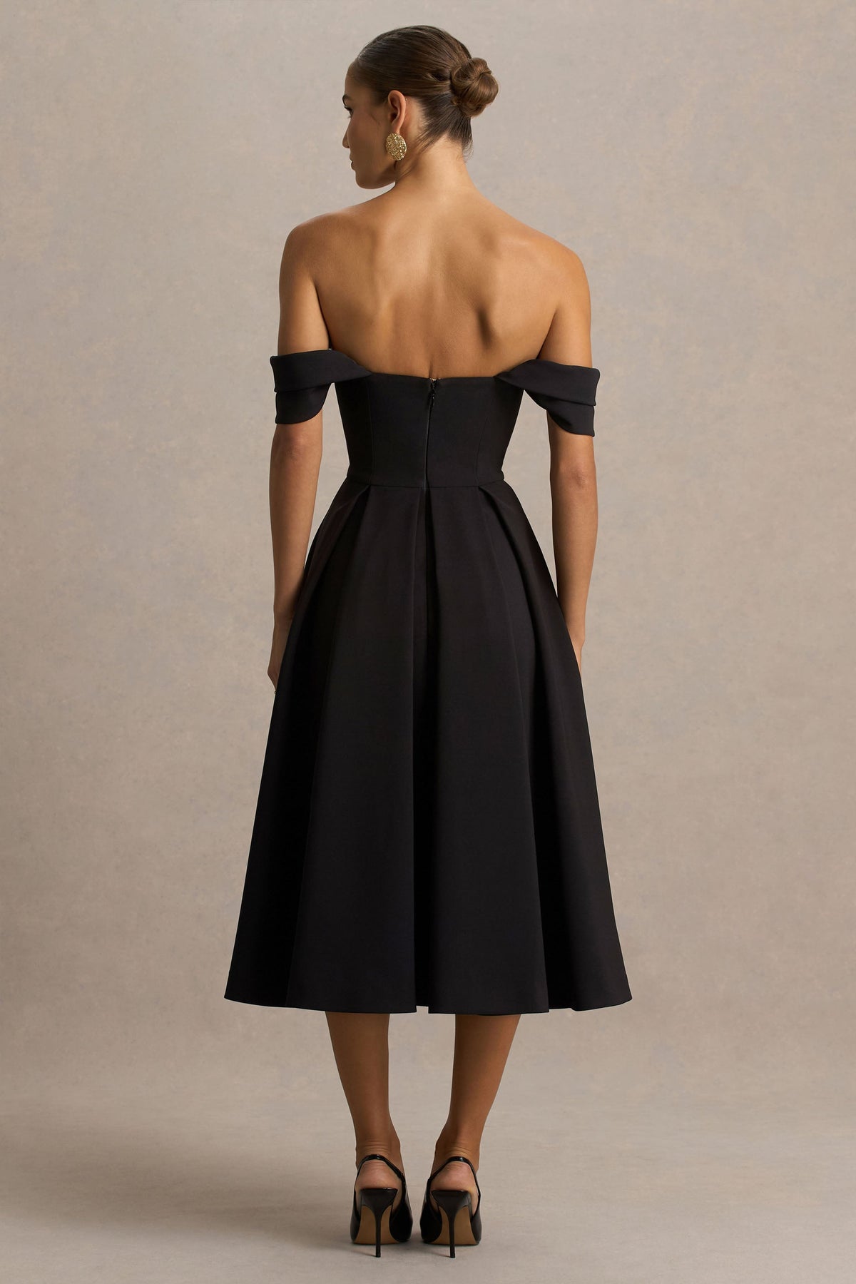 Cosima | Vestido midi negro con escote bardot