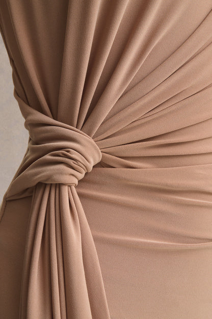 Solene | Vestido Largo Marrón con Cuello Alto y Detalle de Nudo y Drapeado