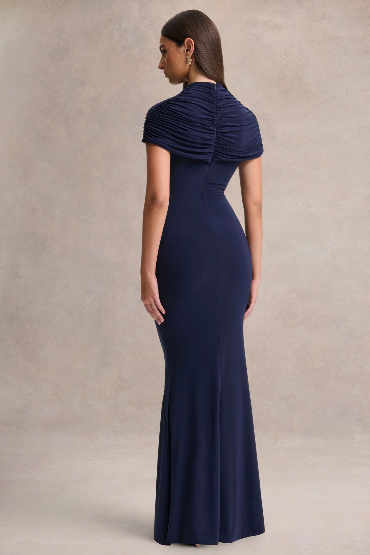 Azaria | Vestido largo azul marino de cuello alto con detalles fruncidos