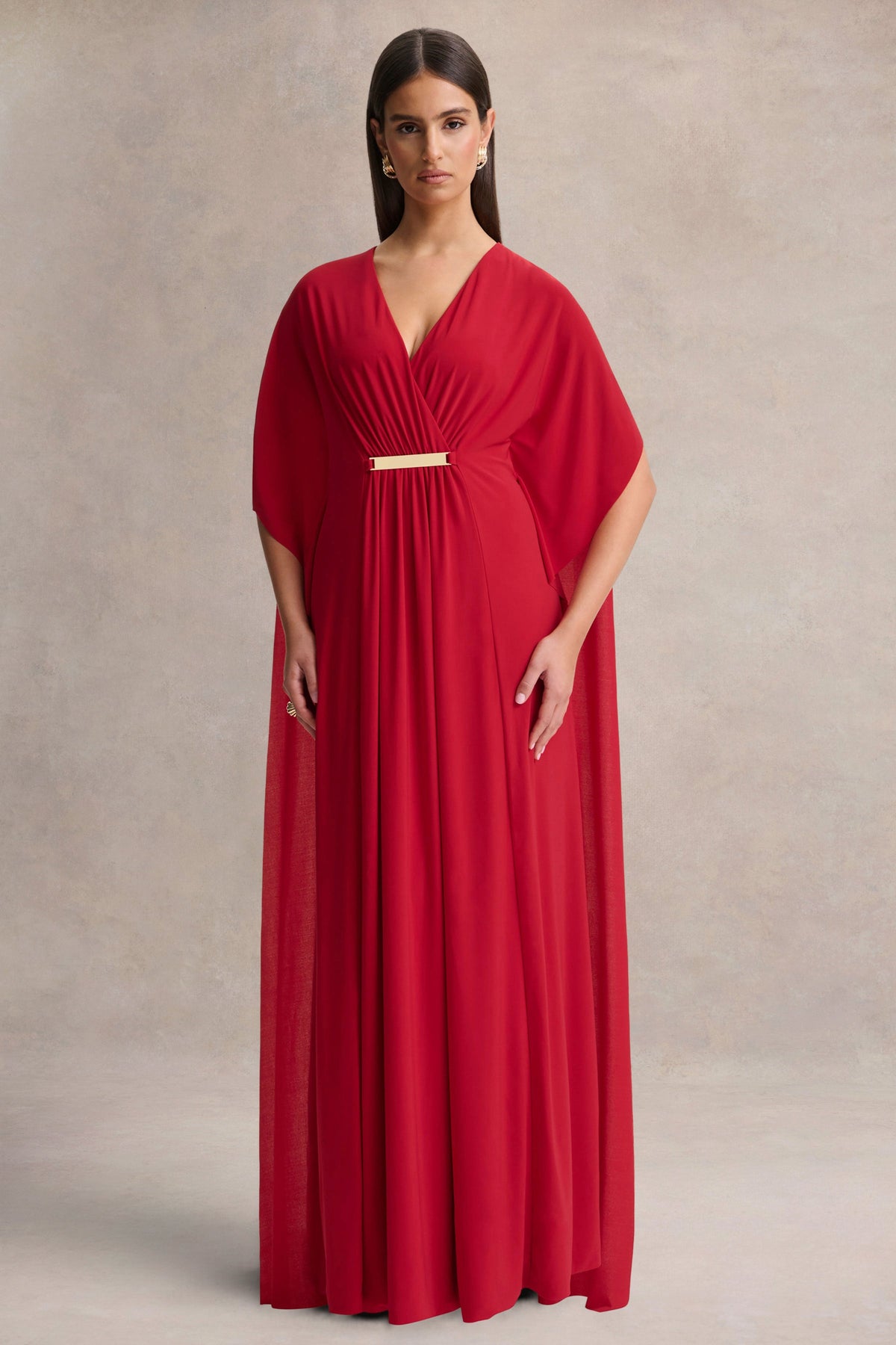 Romilly | Vestido Largo Rojo con Escote Profundo y Detalle Fruncido